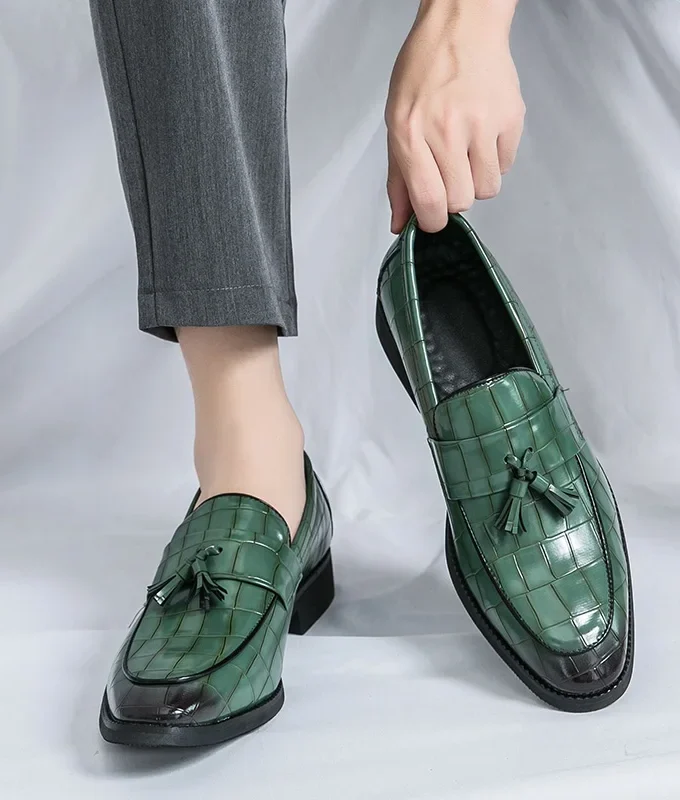 Men New Trend Fashion Loafers Casual Fashion Versatile Tassel Leather Business Dress Party Wedding Comfortable Walking Shoes